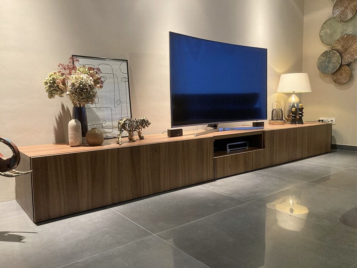 Long et bas meuble TV sur mesure