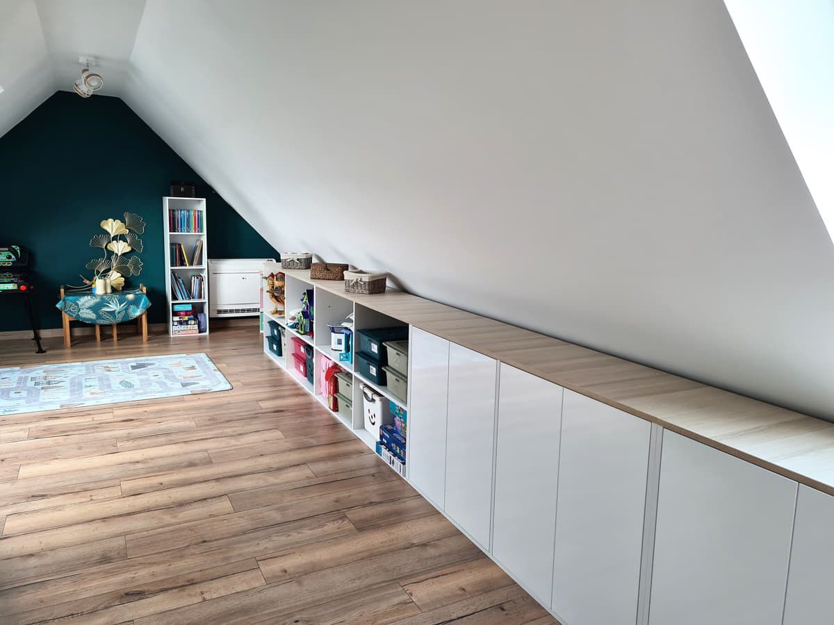 Espace bureau et rangements  - Vue 1