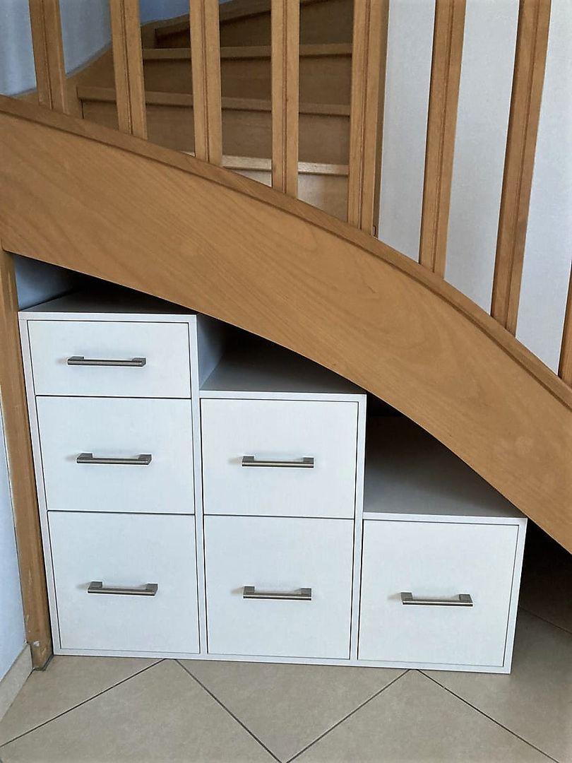 Meuble sous escalier arrondi