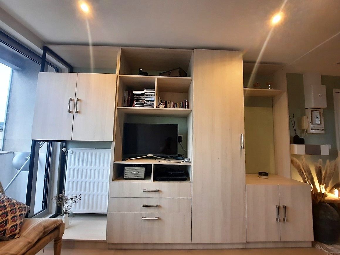 Meuble TV avec pied métallique 