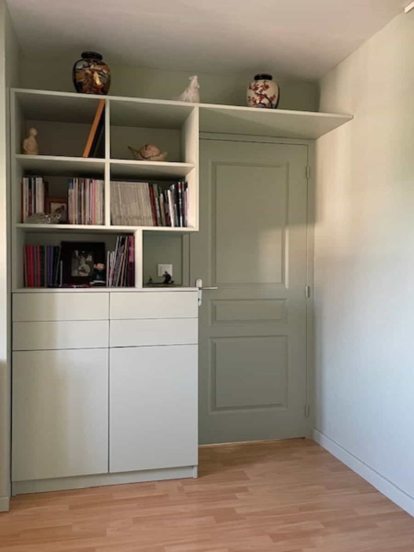 Meuble avec étagères