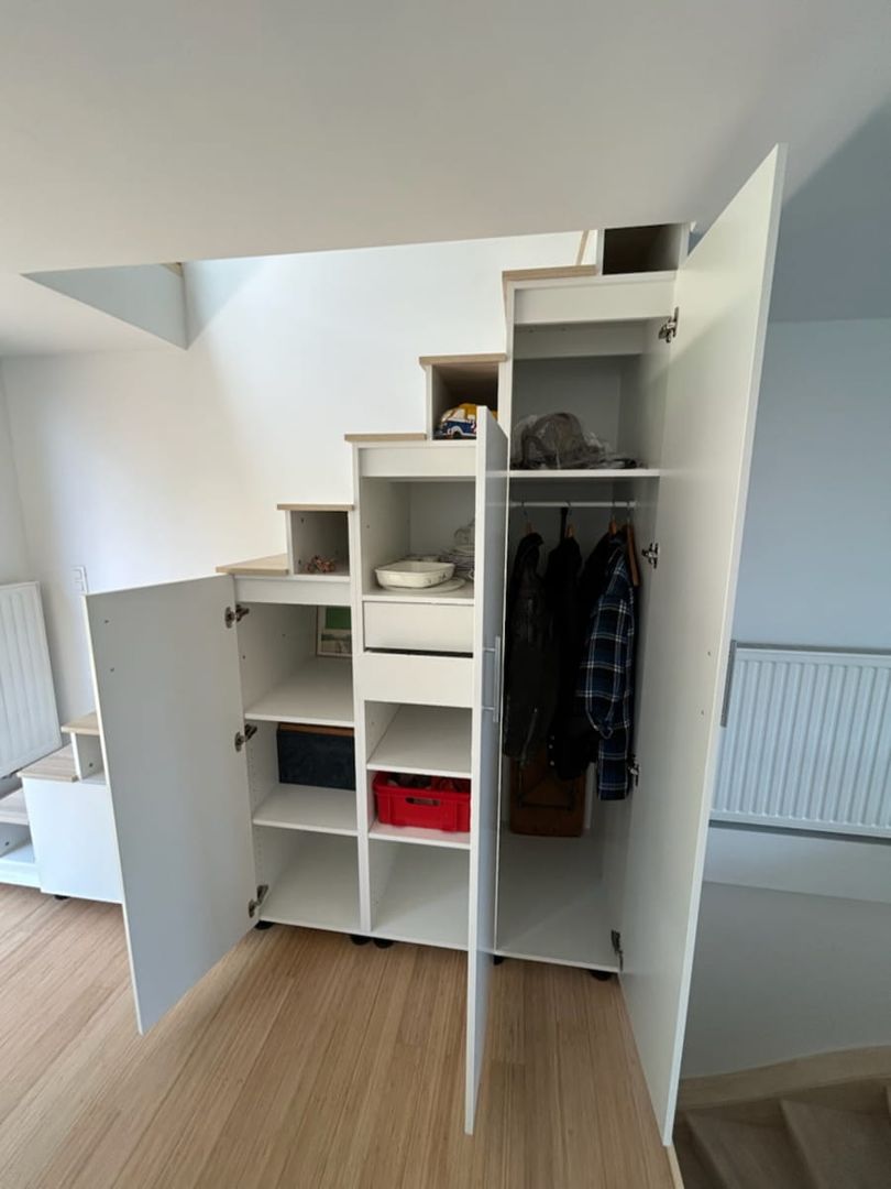 Meuble escalier sur mesure blanc et bois - Vue 1