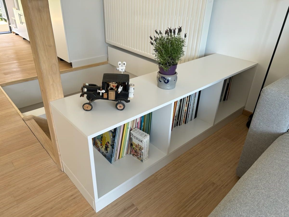Meuble escalier sur mesure blanc et bois - Vue 2